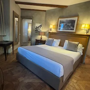 Al Molo 5 - Margaritaville , Oliveto Lario Italy